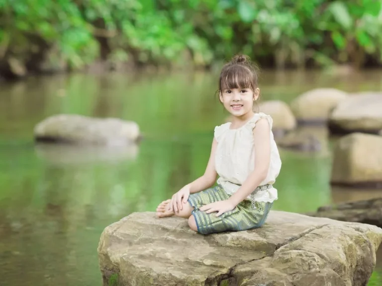 אַיֵּה הַיַּלְדָּה אֲשֶׁר עַל־שְׂפַת הַנָּהָר?