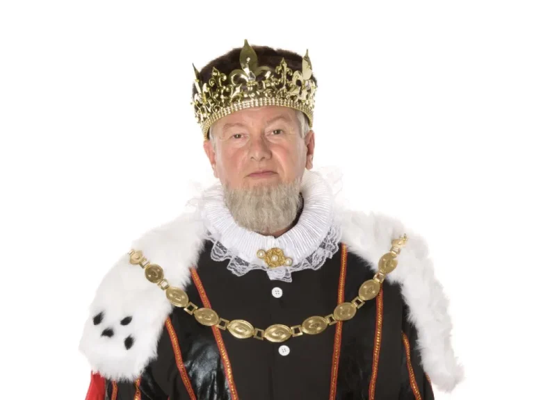 אַיֵּה הַמֶּלֶךְ אֲשֶׁר זַקֵן?