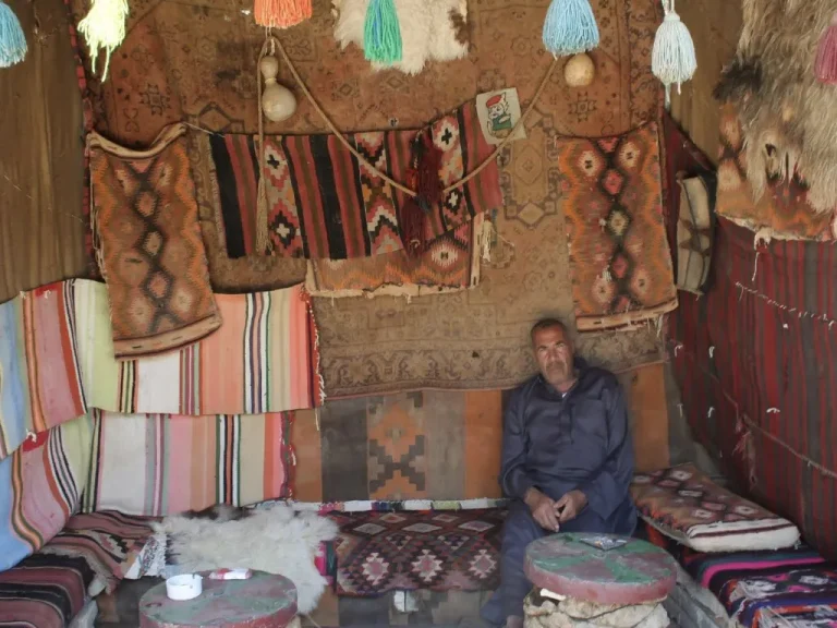 אַיֵּה הָאִישׁ אֲשֶׁר בַּבַּיִת?