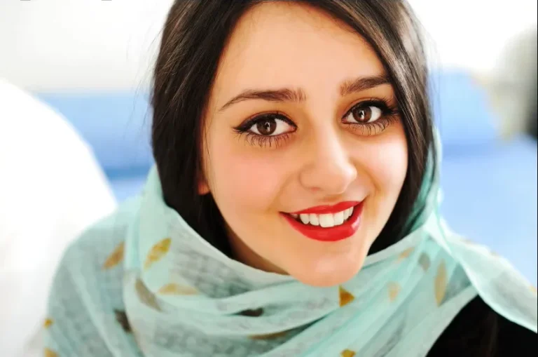 אִשָּׁה יְפַת מַרְאֶה